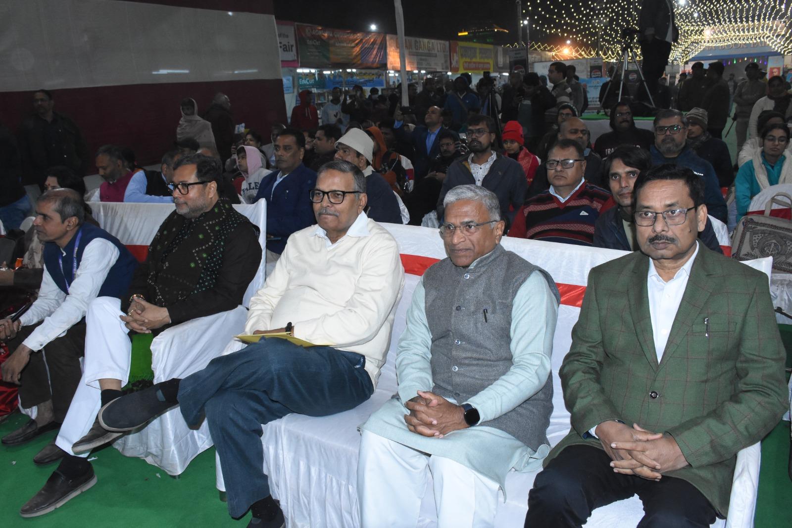 Ashok Kumar Sinha with Harivansh Narayan Singh